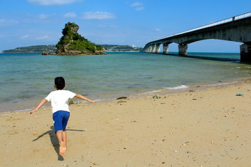 古宇利大橋のたもと