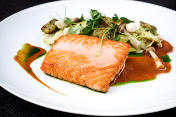 Grilled Salmon with fresh lettuce