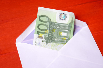 Briefumschlag mit Geldscheinen, Euroscheinen