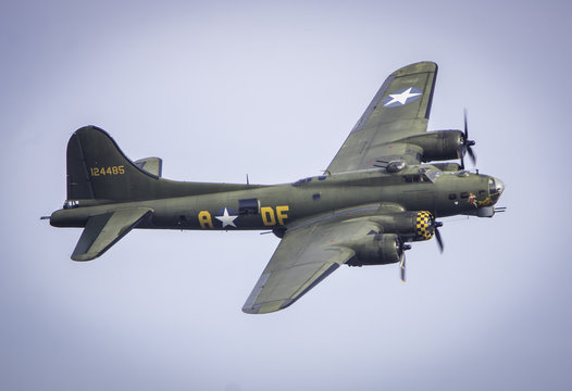 B17 Flying Fortress Sally B
