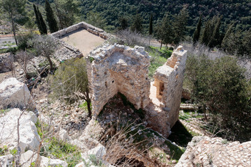 Remains of walls and buildings in the Yehiam fortress