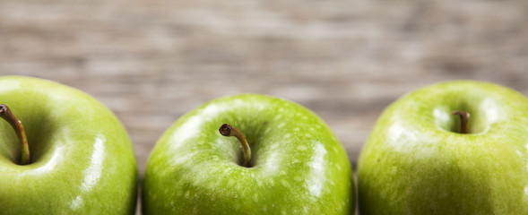 pommes vertes en gros plan