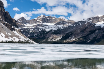 Berge und Wasserlandschaft im Jasper Nationalpark in Kanada