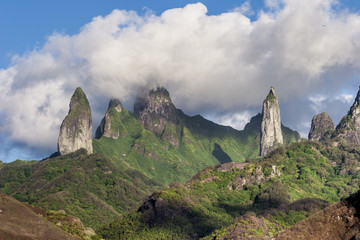 Die schroffen Berge de Insel Ua Pou, Marquesas Inseln,französisch Polynesien