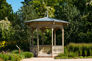 Achteckige Gartenlaube im Botanischen Obstgarten in Heilbronn