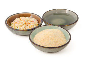 Knoblauchgranulat und Öl