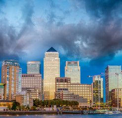 Fototapeta na wymiar Sunset view of Canary Wharf business district, London