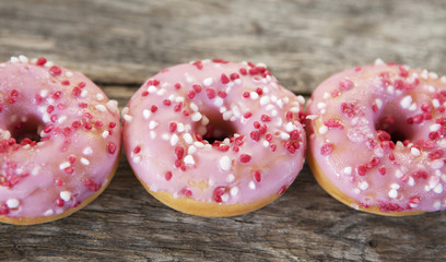 gros plan sur donuts au fruits
