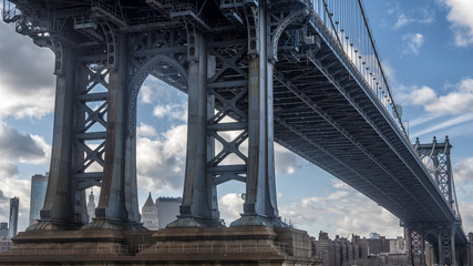 Manhattan bridge on a clody day