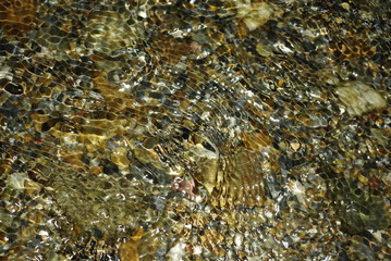 cailloux dans une rivière