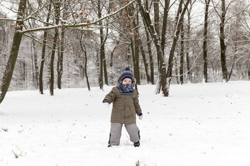 Fototapeta na wymiar Boy in winter