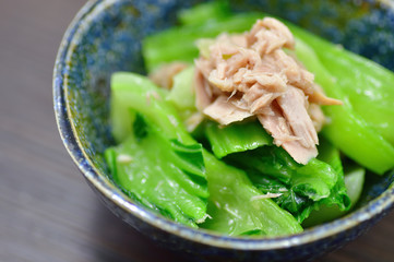 チンゲン菜とツナの和え物