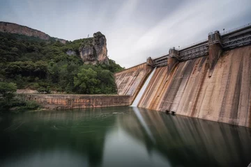 Keuken foto achterwand Dam Dam van Ebro-rivier in het meer van Gr Sobron, in Burgos, Spanje.