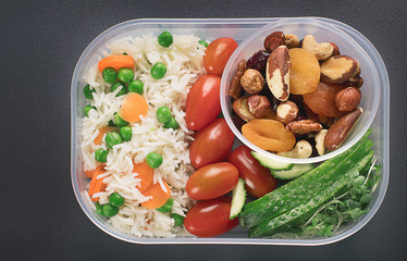 Healthy lunch boxes © bit24