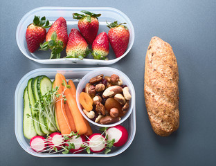School healthy lunch box © bit24