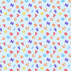 Bunte Buchstaben sind verstreut 