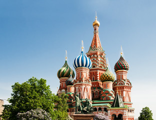 Fototapeta premium Saint Basil's Cathedral and the monument to Minin and Pozharsky on the Red Square in Moscow