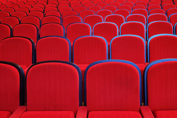 Obraz premium Empty red chairs in concert hall
