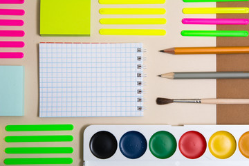 Naklejka premium Stationery with a notebook.