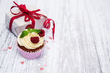 Cupcakes with fresh berries and gift box