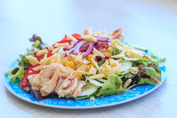 salade de poulet maison pour un repas équilibré