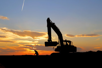 夕暮れの工事現場