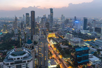 Obraz premium Bangkok vor Einbruch der Nacht