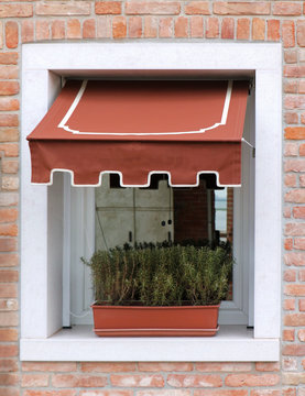 Retro window with conopy