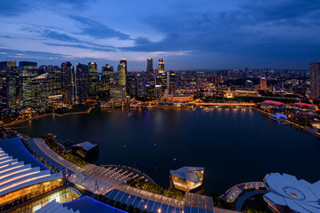 Fototapeta na wymiar Singapore skyline at magic hour time