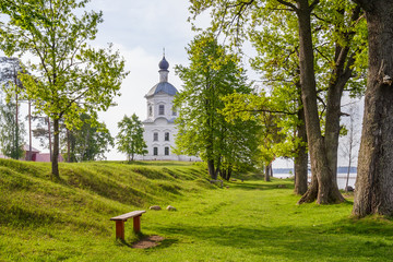 Naklejka premium Alley to the Church of the Exaltation of the Holy Cross in the Nilo-Stolobenskaya Desert