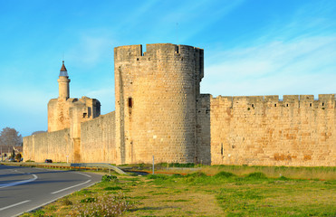 Fototapeta na wymiar Cité d'Aigues-Mortes. Ville médiévale proche de Montpellier et Nïmes. France. - Aigues-Mortes french medieval city.