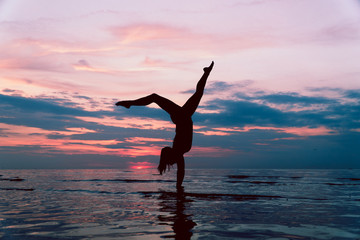 Gymnastik am Strand