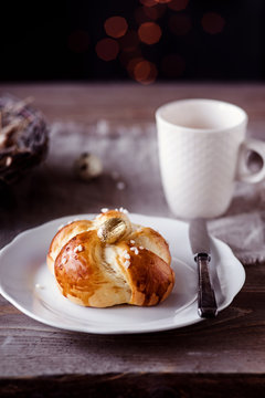 Osterfr&uuml;hst&uuml;ck mit frischen Brioches