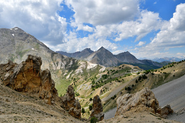 Fototapeta premium Rochers découpés dans le versant nord de la 