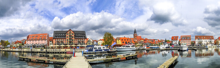 Waren an der Müritz, Yachthafen und Altstadt 
