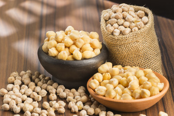 grains of chickpeas, (Cicer arietinum) in bowl on the table
