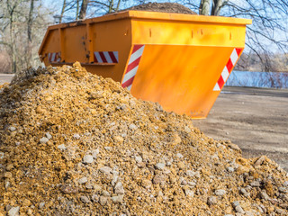 Container mit Frostschutz Baustelle