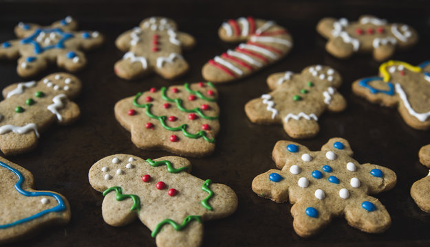 Close-up of gingerbread cookies in baking sheet