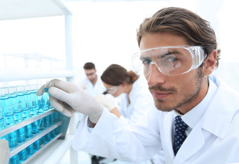 man in goggles to check fluid in vitro.