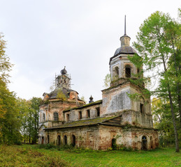 architecture of the destroyed Orthodox Church of St. George the Victorious in the forests of the Kostroma region