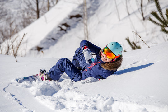 Photo from back of athlete in helmet lying on snowy slope