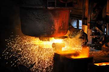 Release of steel in the foundry. From ladle pours hot steel