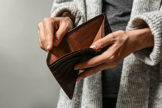 Bussinessman holding an empty wallet in his hands. Stock Photo by  ©diy13@ya.ru 170103802