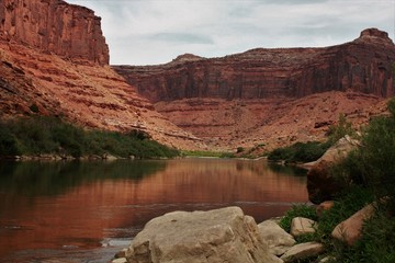 Fototapeta na wymiar scene from the bank of the Colorado River in Canyonlands Moab Utah.