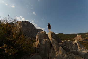 A young man travels to the top of the mountain to feel his strength and freedom and strive for adventure.