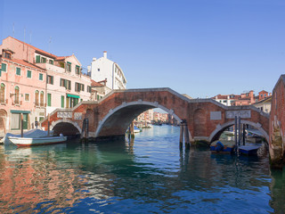 Fototapeta na wymiar the only bridge with three arches of Venice, in the picturesque Cannaregio district. Italy