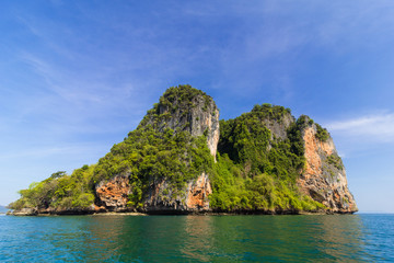 Obraz premium blue sky Needle, sea, island