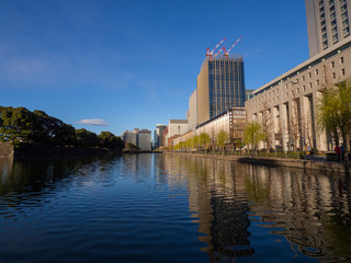 Naklejka premium Tokyo Marunouchi buildings and imperial palace moat