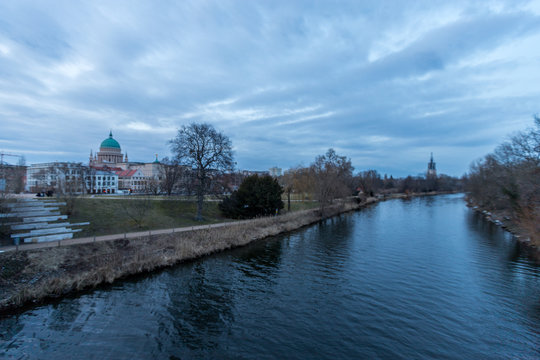 Die Havel in Potsdam an einem Winterabend