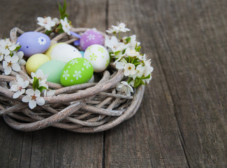 Obraz na płótnie Canvas Easter eggs and spring blossom